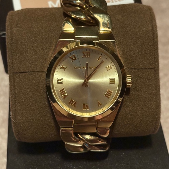 Ladies Michael Kors Gold watch with extra links, booklet & box!! MK-3393 - Picture 2 of 3